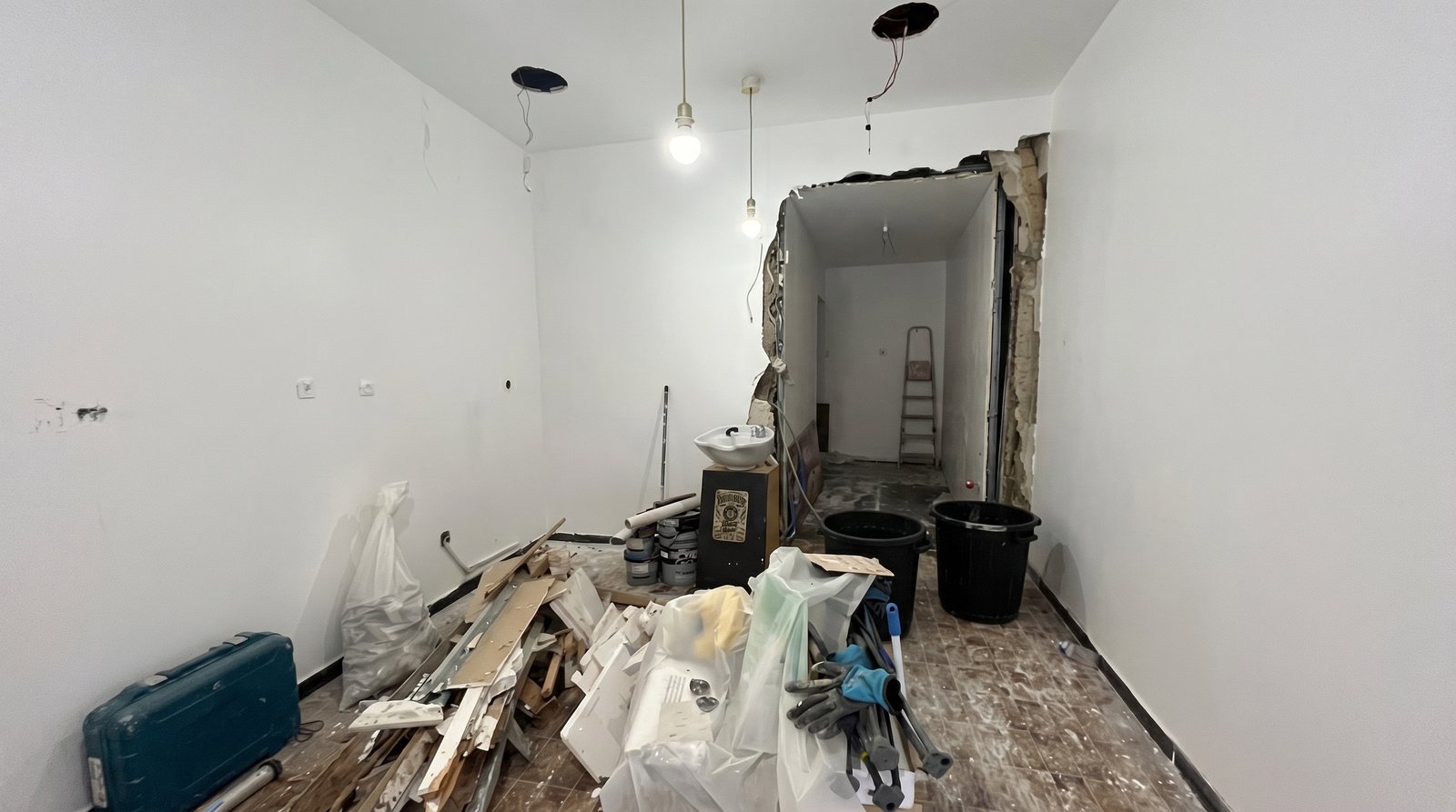 Chantier commercial avant rénovation