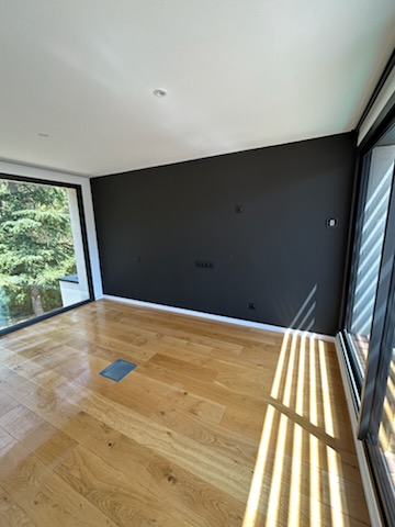 Chambre après peinture intérieure, mur accent anthracite — Fabrègues, Hérault