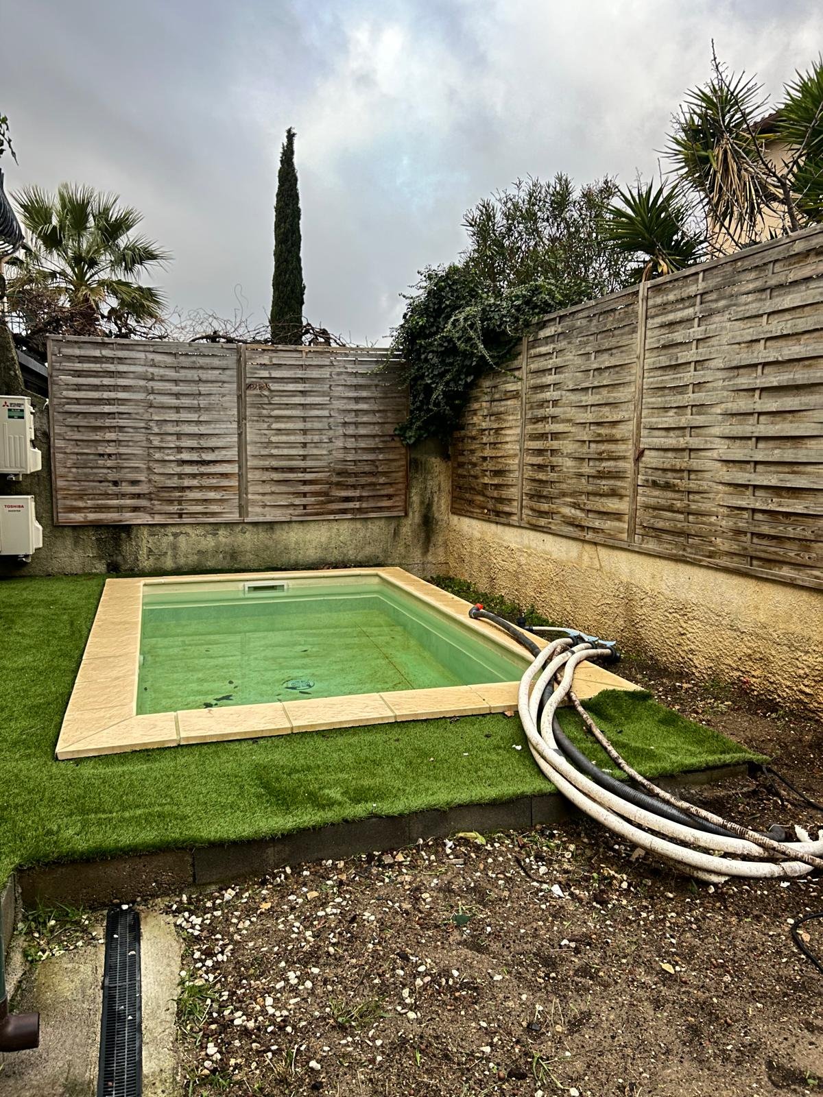 Aménagement extérieur avant travaux — terrain brut Hérault